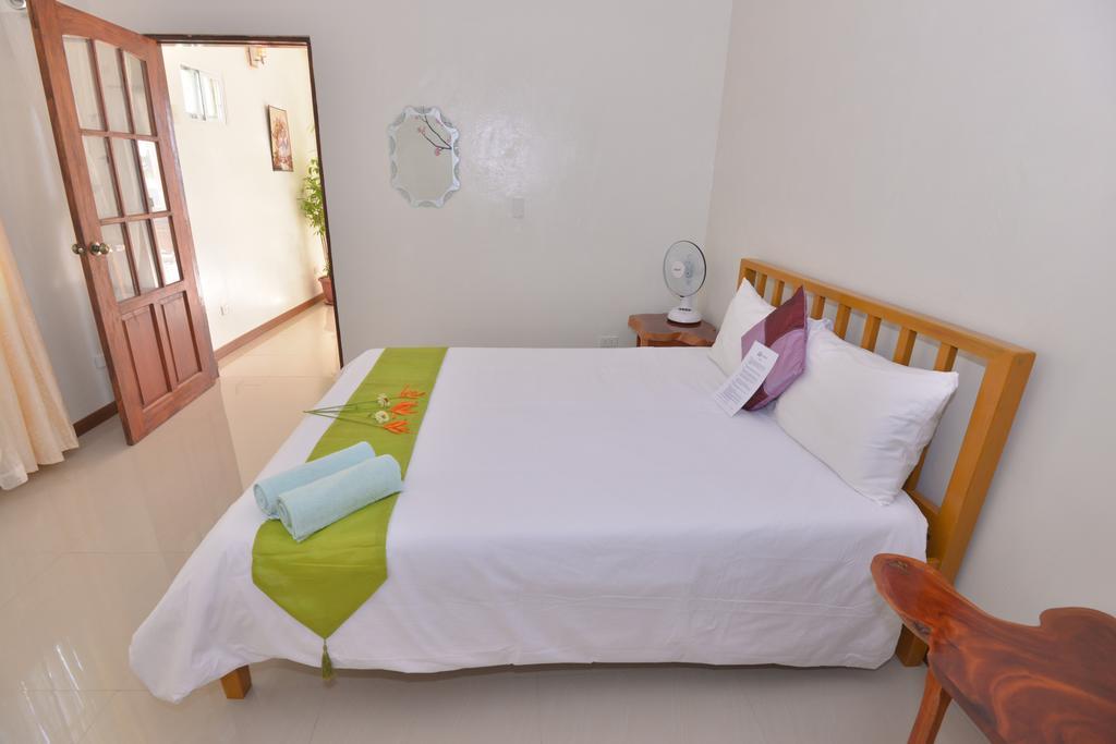 Lanas Beach Resort Romblon Island Номер фото